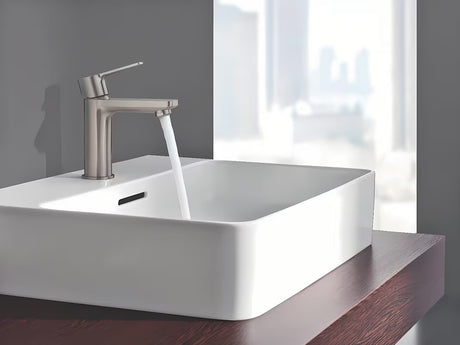 Bateria umywalkowa jednouchwytowa Grohe Lineare w wykończeniu supersteel z klik-klak i z krótką wylewką