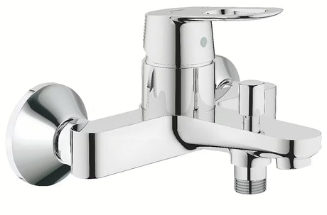 Chromowana ścienna jednouchwytowa bateria wannowa Grohe bauloop z automatycznym przełącznikiem wanna/prysznic.