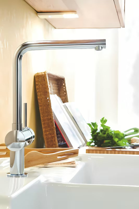 Chromowana bateria zlewozmywakowa Grohe Minta z wylewką L, obrotową wylewką i wyciąganą wylewką prysznicową