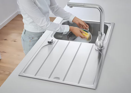 Chromowana bateria zlewozmywakowa Grohe Minta z wysoką wylewką L i wyciąganą wylewką prysznicową