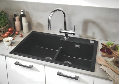 Chromowana bateria zlewozmywakowa Grohe Minta z wysoką obrotową wylewką i wyciąganą wylewką natryskową