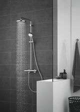 Chromowana deszczownica  Grohe New Tempesta 210 ze strumieniem Rain oraz technologiami DreamSpray i SpeedClean.