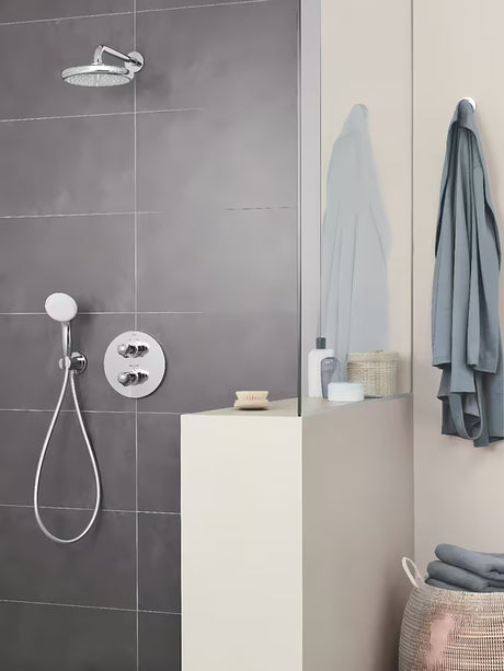 Chromowana deszczownica  Grohe Tempesta 210 z naściennym ramieniem prysznicowym i strumieniem Rain