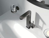 Wysoka bateria umywalkowa Grohe Plus z wyciąganą wylewką w wykończeniu szczotkowany Hard Graphite.