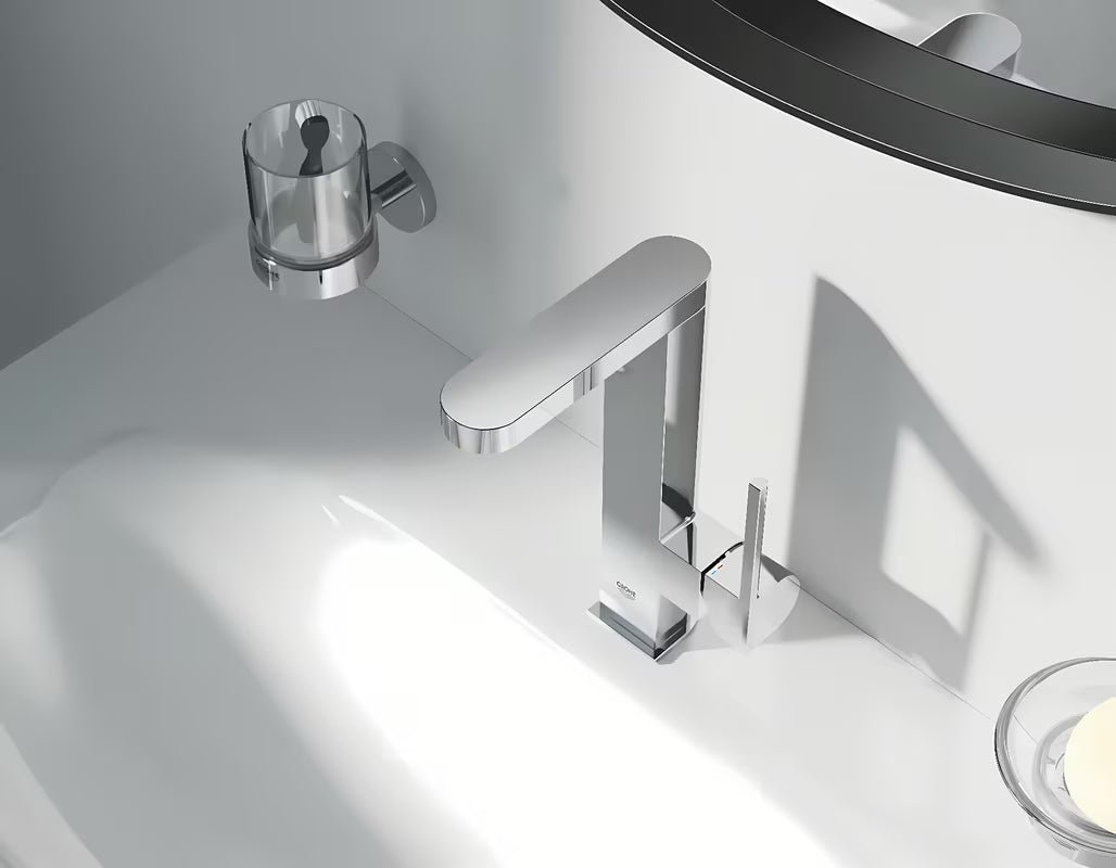 Chromowana bateria umywalkowa Grohe Plus z wysoką wylewką, obrotową wylewką i dźwignią sterującą