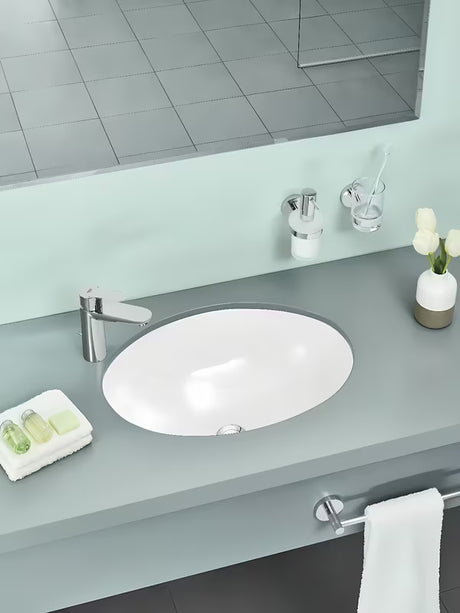 Chromowana jednouchwytowa bateria umywalkowa Grohe bauedge z korkiem klik-klak