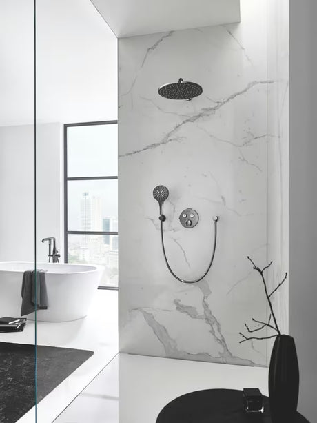 Stały ścienny uchwyt ręczna prysznice Grohe Rainshower neutral z okrągłą rozetą w wykończeniu Hard Graphite.