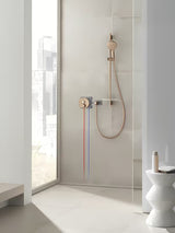 Słuchawka prysznicowa Grohe Rainshower smartactive 130 w wykończeniu brushed warm sunset z przyciskiem SmartTip