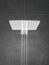 Deszczownica  Grohe Rainshower smartactive 310 Cube z białą tarczą natryskową i ramieniem ściennym