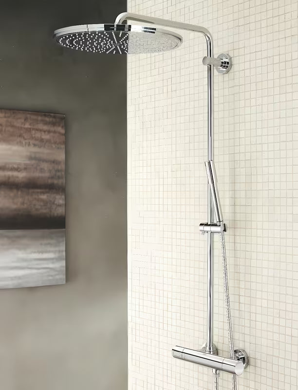 System prysznicowy Grohe Rainshower System z baterią termostatyczną w chromie z deszczownicą i słuchawką prysznicową.