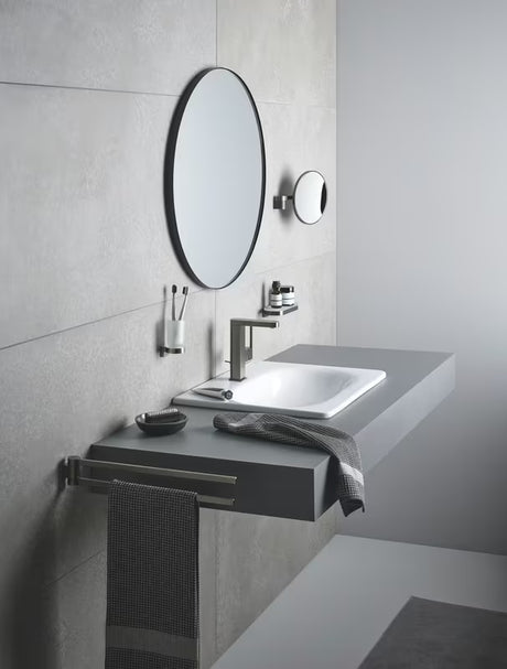 Podwójny obrotowy uchwyt na ręczniki Grohe Selection w wykończeniu szczotkowany hard graphite z ukrytym mocowaniem.