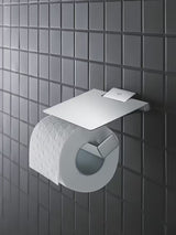 Chromowany uchwyt na papier toaletowy Grohe Selection Cube z pokrywą z ukrytym mocowaniem ściennym.