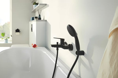 Ścienna jednouchwytowa bateria wannowa Grohe Start w matowej czerni z przełącznikiem wanna/prysznic