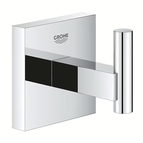 Metalowy haczyk Grohe Start Cube Accessories w wykończeniu chrom z ukrytym mocowaniem.