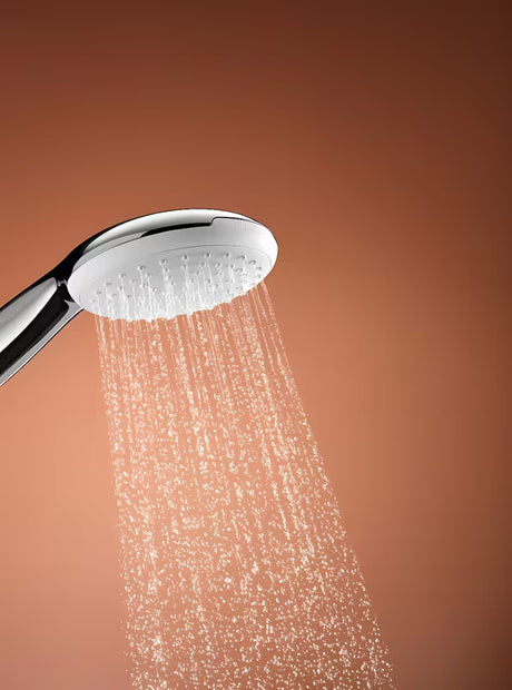 Chromowany prysznic ręczny Grohe Tempesta z jednym strumieniem Rain i technologią SpeedClean