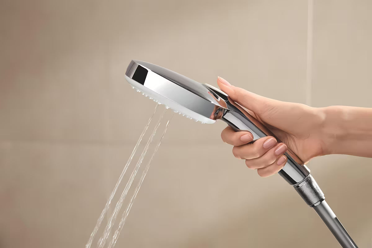 System prysznicowy Grohe Tempesta Cube System z baterią termostatyczną w chromie, z deszczownicą i słuchawką prysznicową