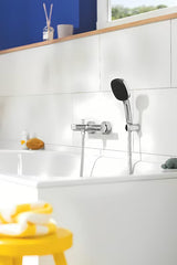 Chromowany zestaw wannowy Grohe Vitalio Comfort ze słuchawką prysznicową z 3 rodzajami strumienia, uchwytem i wężem 1750 mm.