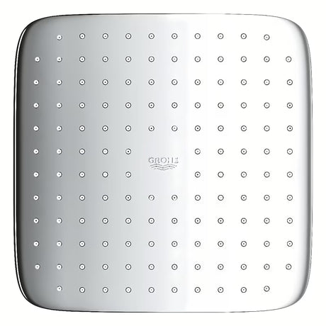 Kwadratowa deszczownica  Grohe Vitalio Comfort 250 Cube w chromie ze strumieniem Rain i białą tylną osłoną.