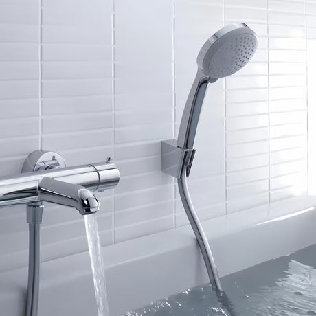 Zestaw wannowy Hansgrohe Croma 100 w chromie ze słuchawką prysznicową 100 mm, uchwytem Porter 'S i wężem Isiflex 1,25 m.