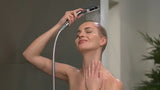 Słuchawka prysznicowa Hansgrohe Croma Select S w kolorze białym i chrom z strumieniem Rain i średnicą 110 mm.
