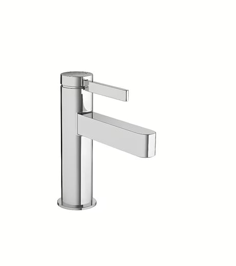 Chromowana bateria umywalkowa Hansgrohe Finoris 100 z korkiem Push-open i smukłym geometrycznym wzornictwem.