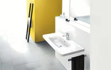 Chromowana jednouchwytowa bateria umywalkowa hansgrohe Logis 100 CoolStart z odpływem i ergonomiczną dźwignią.