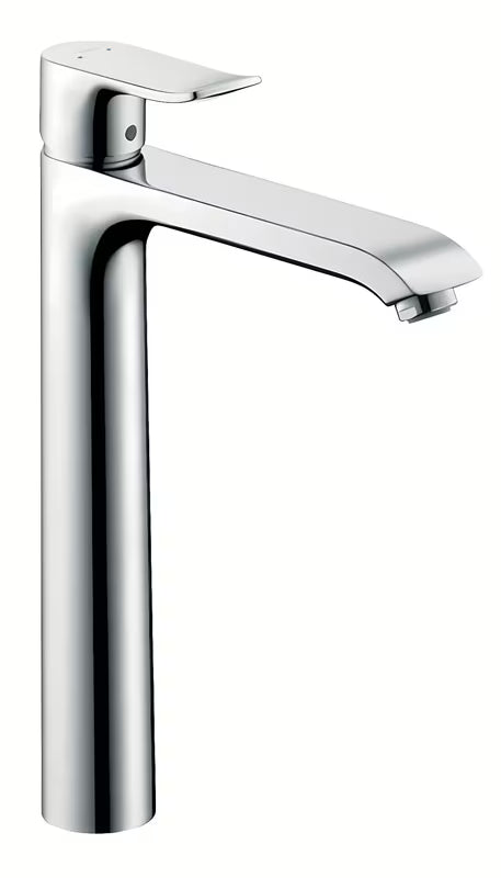 Wysoka jednouchwytowa bateria umywalkowa Hansgrohe Metris w chromie z odpływem z technologiami EcoSmart i QuickClean.