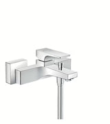 Chromowana jednouchwytowa bateria wannowa hansgrohe Metropol na ścianę z przełącznikiem między wanną a prysznicem.