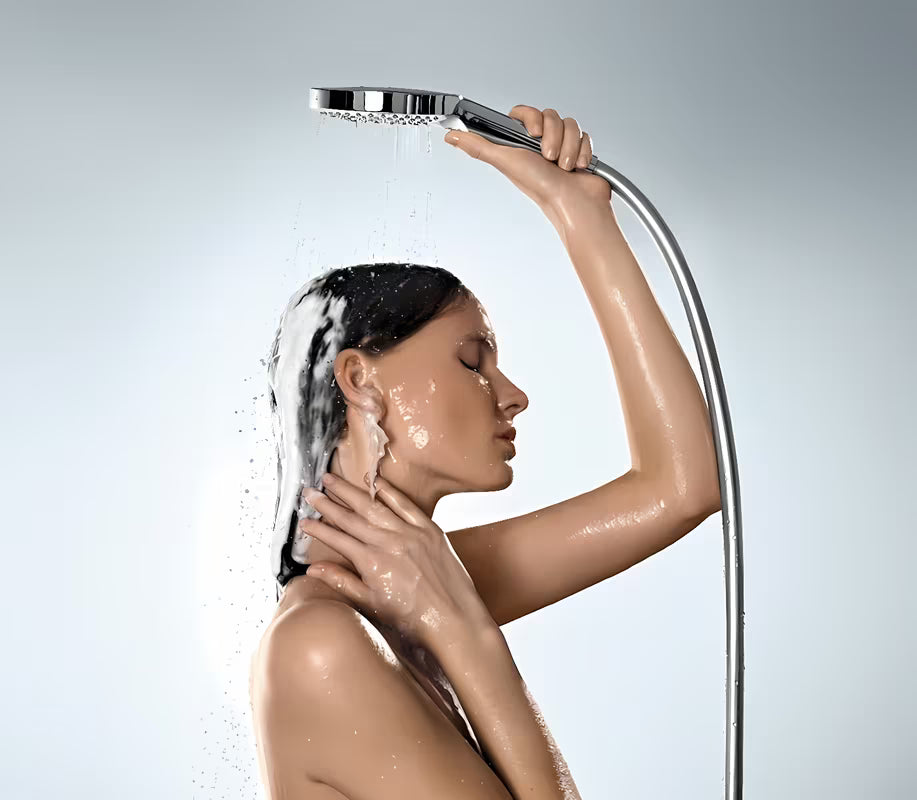 Chromowana słuchawka prysznicowa Hansgrohe Raindance Select S 120 z przyciskiem Select z trzema rodzajami strumienia