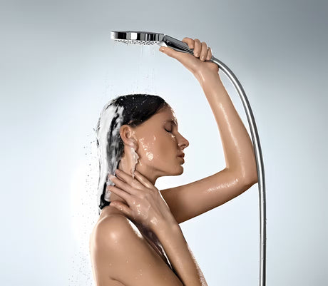 Chromowana słuchawka prysznicowa Hansgrohe Raindance Select S 120 z przyciskiem Select z trzema rodzajami strumienia