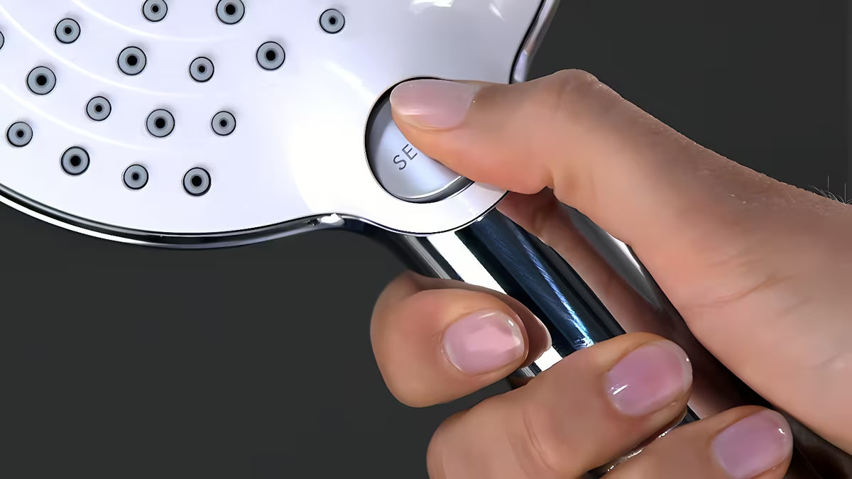 Chromowy wannowy zestaw prysznicowy Hansgrohe Raindance Select S ze słuchawką prysznicową 125 mm, uchwytem i wężem 1,60 m.