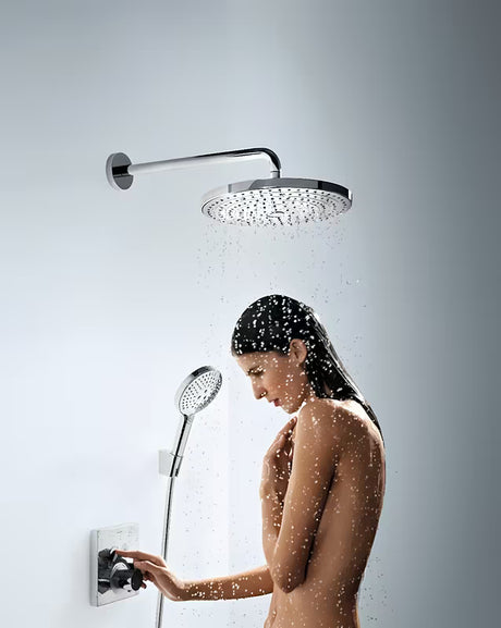 Deszczownica  hansgrohe Raindance Select S 300 2jet z ramieniem prysznicowym w chromie pro montaż ścienny.