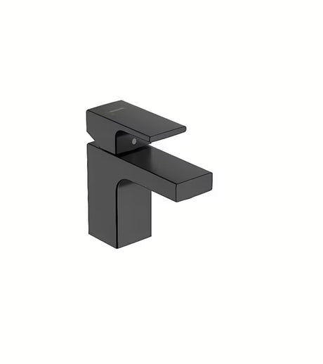 Matowoczarna jednouchwytowa bateria umywalkowa hansgrohe Vernis Shape 70 o nowoczesnym, geometrycznym wzornictwie.