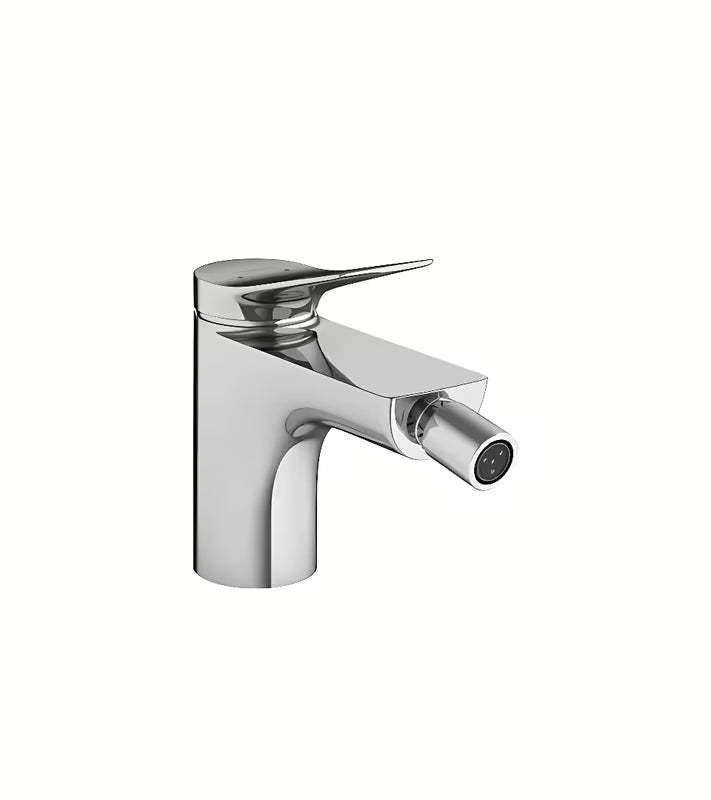 Chromowana jednouchwytowa bateria bidetowa Hansgrohe Vivenis z odpływem i obrotową wylewką.