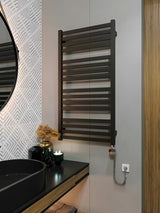 Chromowana grzałka elektryczna do grzejnika House Level Meg o mocy 600 W pro regulacji temperatury grzejnika