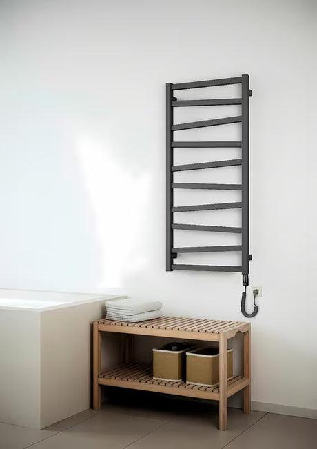 Elektryczny grzejnik łazienkowy House Level Zet 50x1341,4 cm w matowej czerni