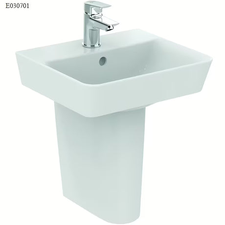 Biała ceramiczna mała umywalka Ideal Standard Connect Air 40x35 cm o prostym, minimalistycznym wzornictwie