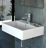 Biała ceramiczna umywalka wisząca Ideal Standard Strada 71x42 cm z otworem pro na baterię pośrodku.