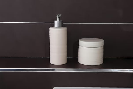 Wolnostojący  beżowy uchwyt na szczoteczki do zębów Kleine Wolke Sahara o eleganckim designie