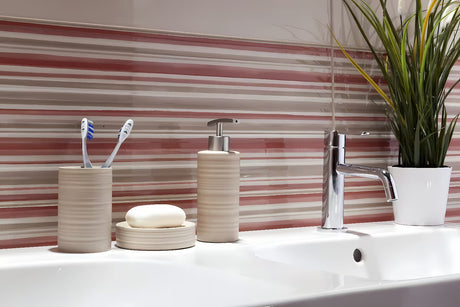Wolnostojący  beżowy uchwyt na szczoteczki do zębów Kleine Wolke Sahara o eleganckim designie