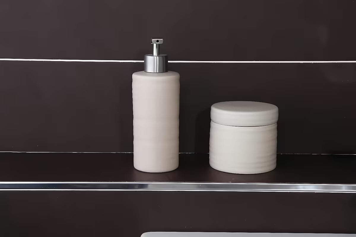 Wolnostojący  beżowa SZCZOTKA do Wc Kleine Wolke Sahara o prostym wzornictwie