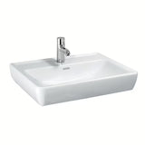 Wiszące ceramiczna umywalka Laufen Pro A 65 x 48 cm w kolorze białym z otworem na baterię pośrodku.
