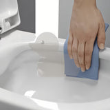 Białe miska WC wisząca Laufen Pro s z bezkołnierzową technologią Rimless i ukrytym mocowaniem EasyFit 2.0