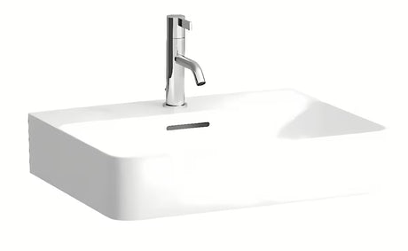 Biała umywalka wisząca Laufen Val 55x42 cm z materiału SaphirKeramik z centralnym otworem na pro baterię