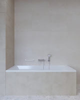 Biały ścienny uchwyt do łazienki pro dla bezpieczniejszego poruszania się i łatwiejszego wstawania z wanny lub z toalety