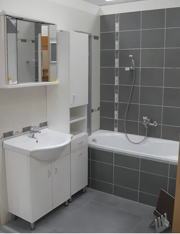 Biała szafka łazienkowa Multi Pro s z ceramiczną umywalką o szerokości 61 cm