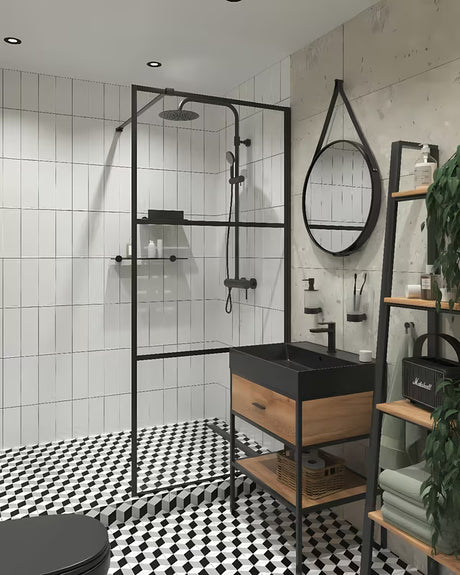 Stojący regał Naturel Blackframe z czarną metalową ramą i płytą MDF w dekorze klonu.