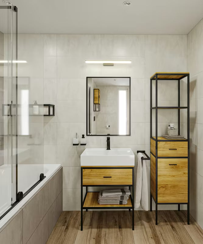 Stojący regał Naturel Blackframe z czarną metalową ramą i płytą MDF w dekorze klonu.