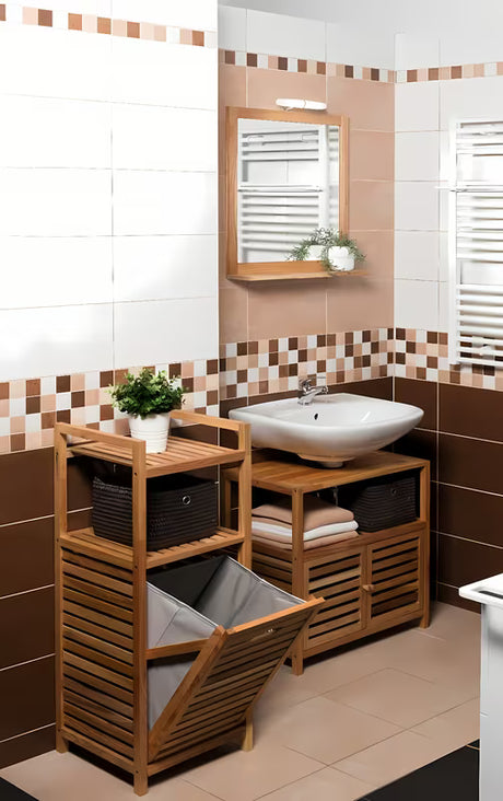 Stojący kosz na pranie Naturel Home w dekorze orzecha, z matowym wykończeniem i wyjmowaną szarą tekstylną wkładką.