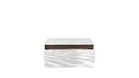 Wisząca szafka łazienkowa Naturel Monza w dekorze orzecha z białym ryflowanym frontem i blatem SolidSurface.